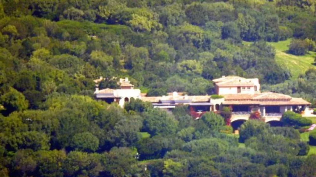 La Vendita di Villa Certosa: Nuovi Orizzonti per il Patrimonio Berlusconi 20240201 102212