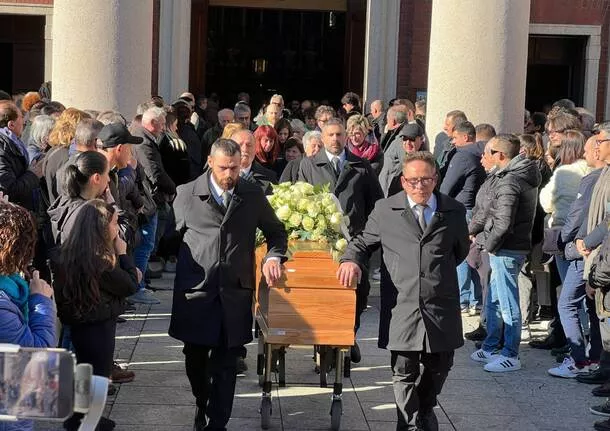 Il commovente addio ad Andrea: un’omelia toccante e un ultimo saluto 20240204 014253