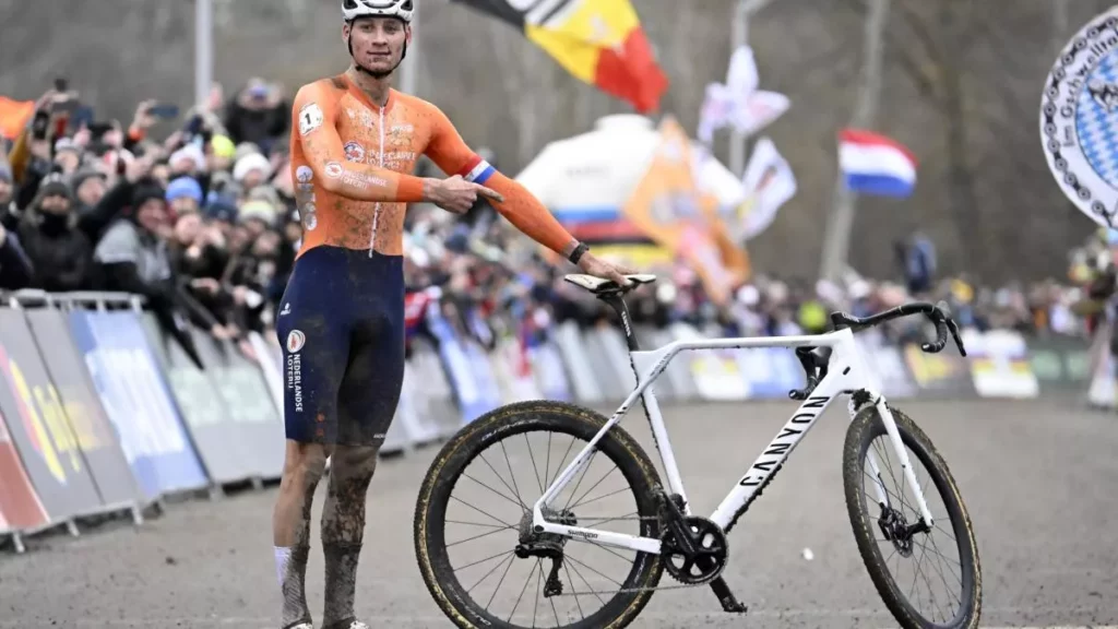 Mathieu Van der Poel conquista il sesto titolo mondiale nel ciclocross 20240204 185459