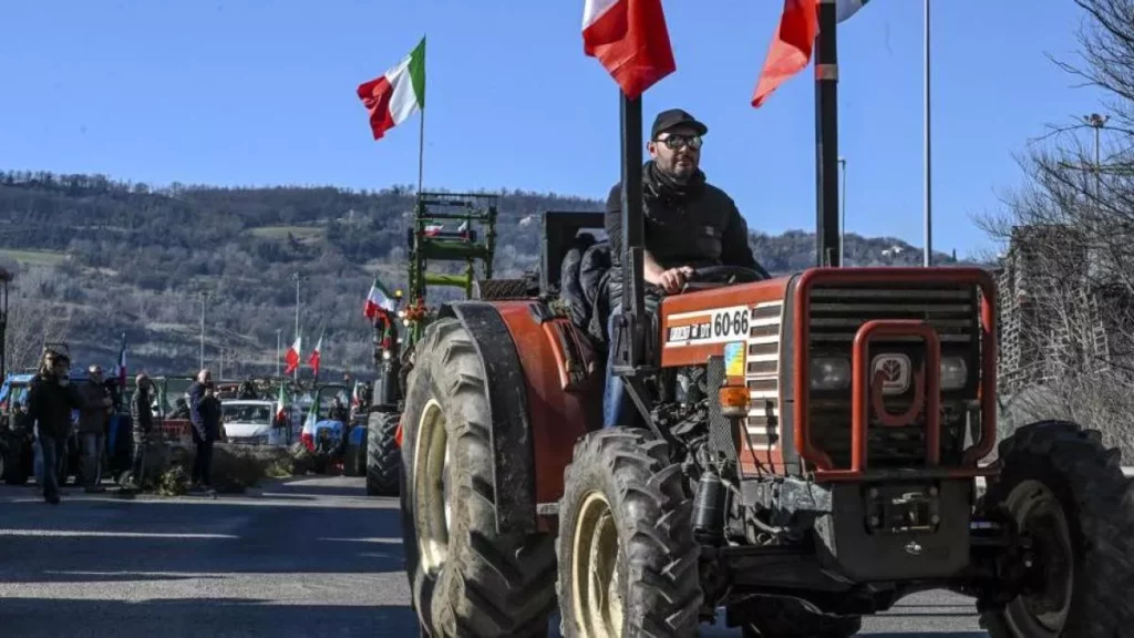 Proteste Agricoltori: Il Sostegno di Giorgia Meloni e la Determinazione del Popolo Agricolo 20240204 185909