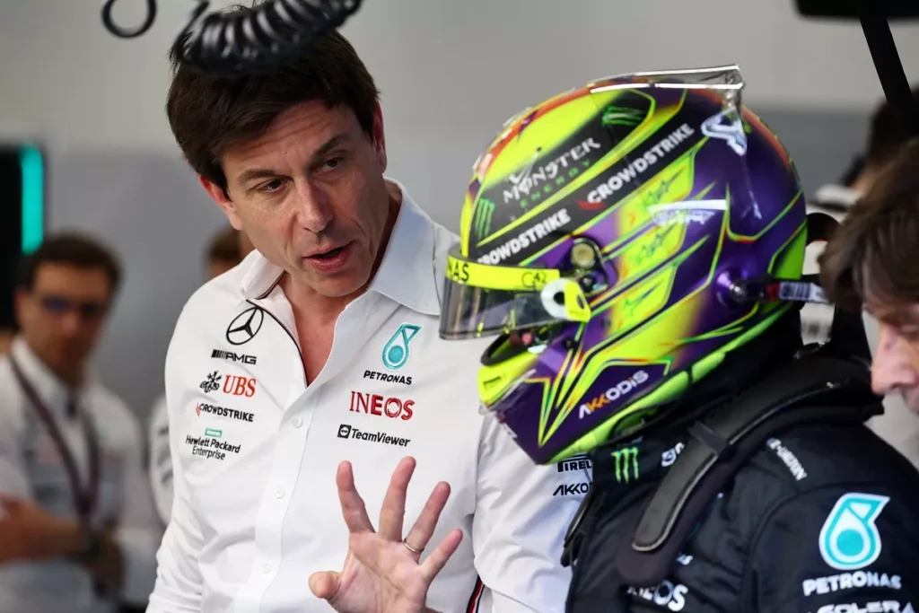 Hamilton e la Ferrari: Il Futuro Incerto del Campione 20240204 201359