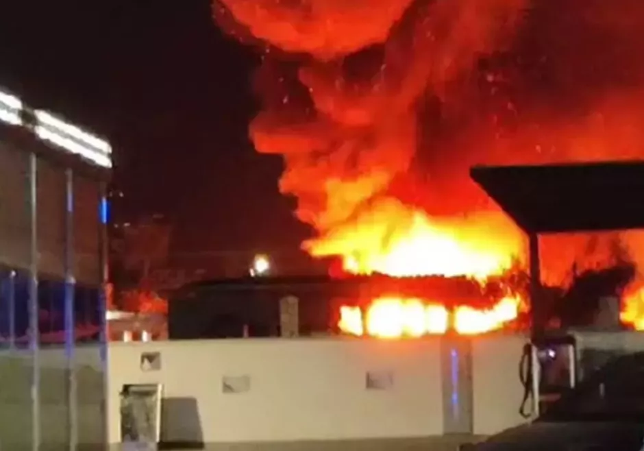 Incendio in impresa edile a Partinico: Vigili del Fuoco in azione 20240205 000759 1