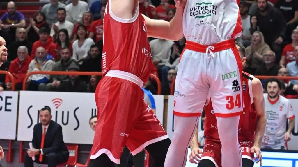 Estra vs Olimpia Milano: una battaglia epica sul parquet 20240205 080800