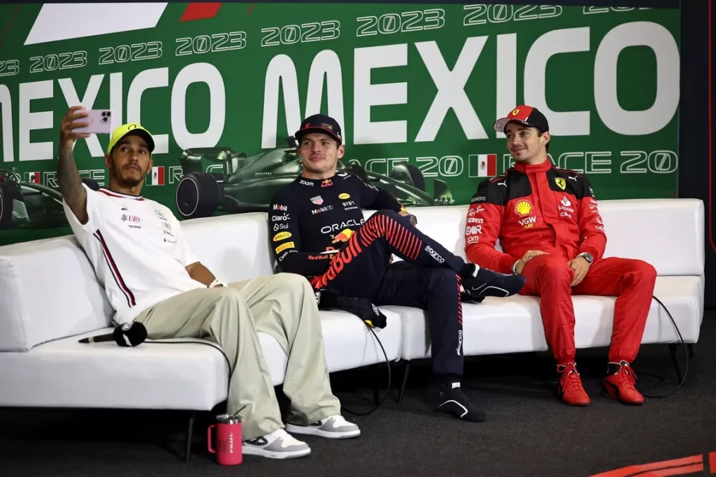 Lewis Hamilton si unisce alla Scuderia Ferrari: il futuro del campione nel mondo della Formula 1 20240205 104305