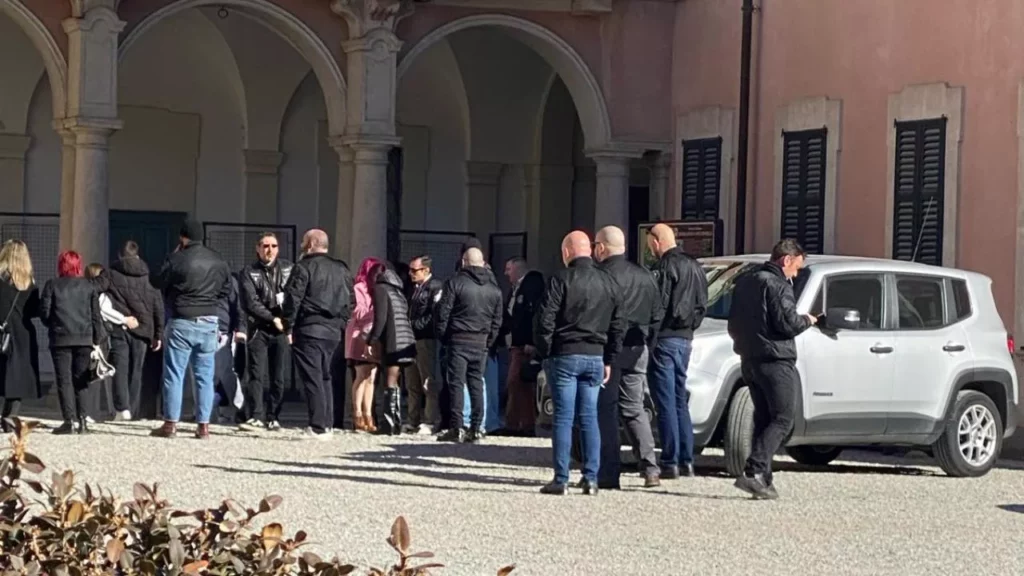 Matrimonio neofascista al Palazzo Estense: Scandalo e polemiche a Varese 20240205 131222