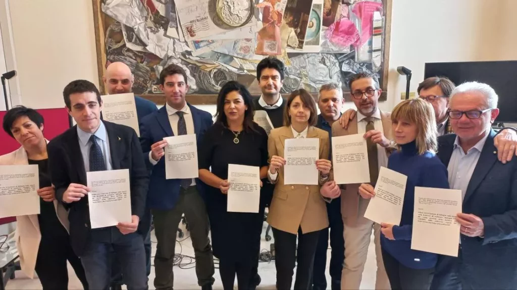 Il Centrodestra Mirante a Raccogliere Firme per il Quesito sulla Città 30: Sfide Politiche e Riflessioni sulla Partecipazione Civica 20240205 134504