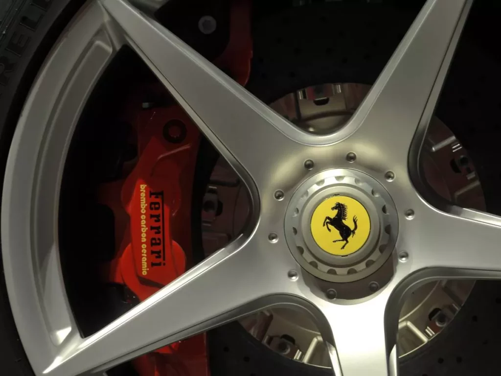 Eccellenza Ferrari: Record e Prospettive Positive 20240205 163215
