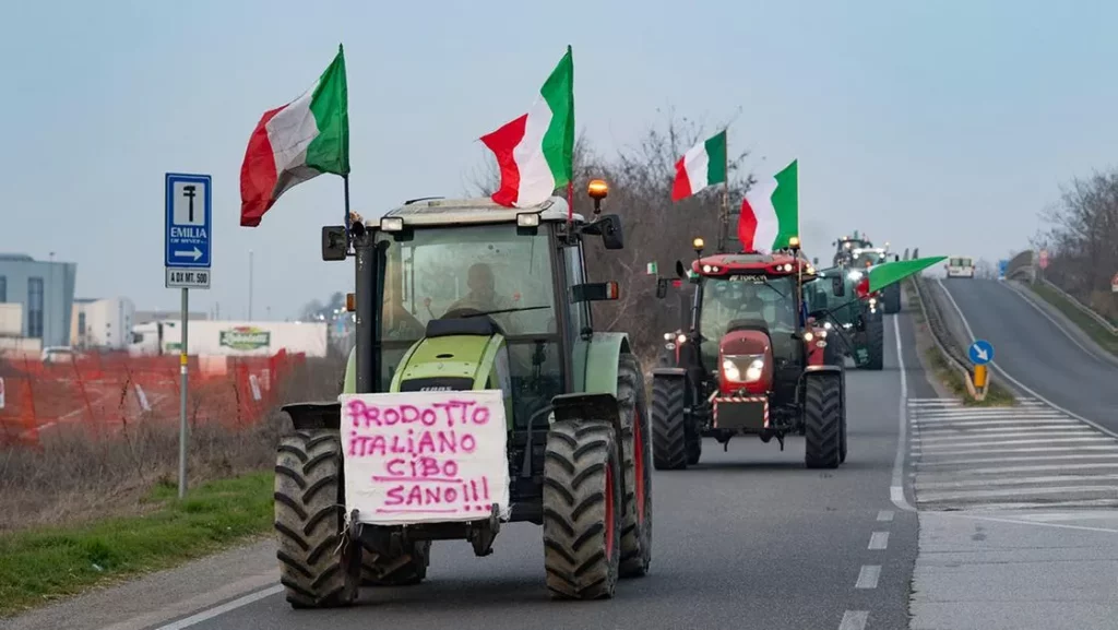Protesta dei Trattori: Blocco dell’Entrata dell’A14 a Castel San Pietro 20240206 175049