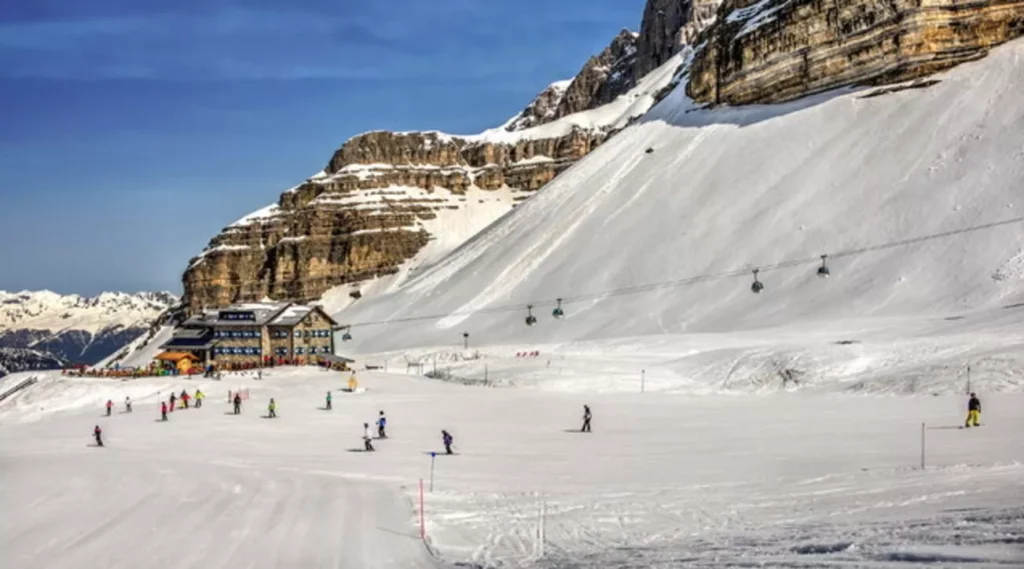 Sanzioni e Sicurezza sulle Piste da Sci di Madonna di Campiglio 20240206 193443