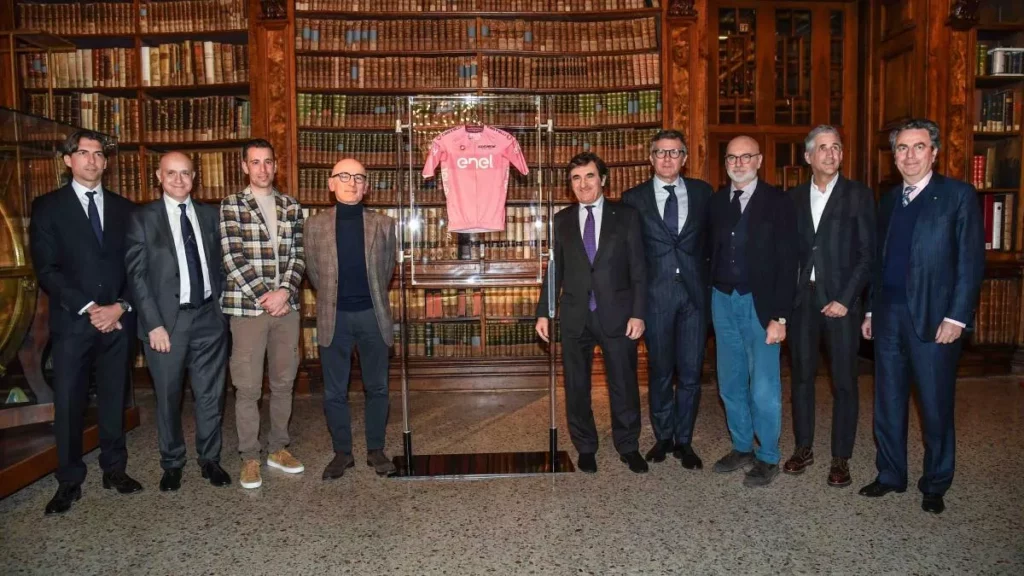 La Storia e il Prestigio della Maglia Rosa al Giro d’Italia 20240207 104241