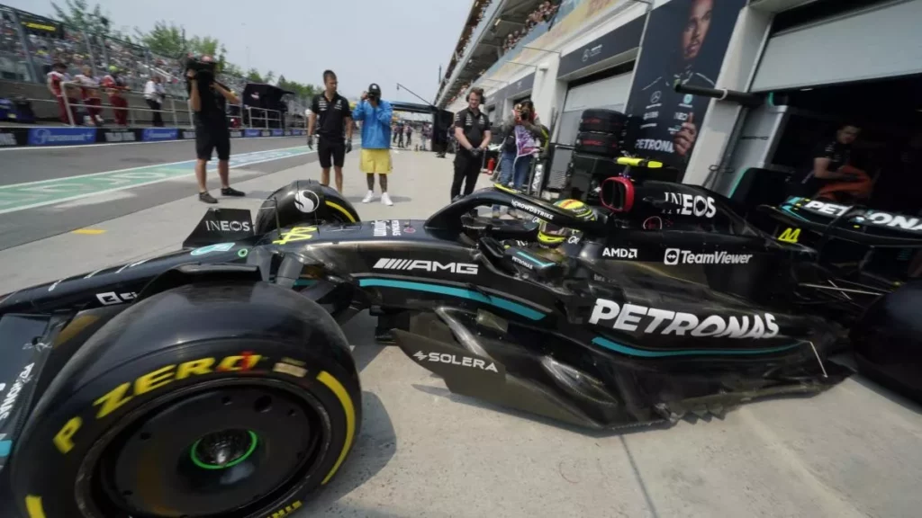 Alonso e Hamilton in pista: la sfida dei campioni 20240207 235919