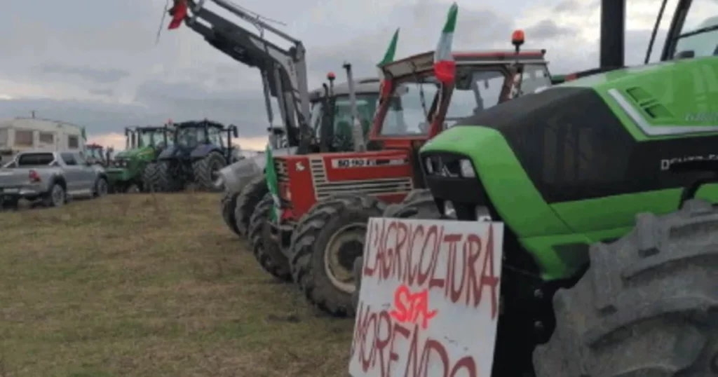Protesta Agricola a Roma: Solidarietà e Riscatto dei Produttori di Cibo 20240208 072142