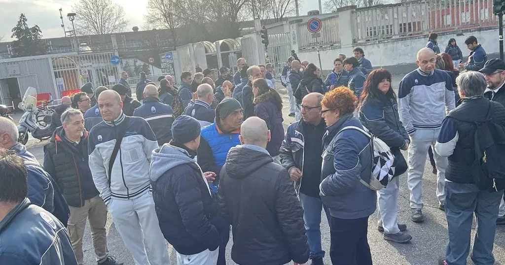 Sciopero a Mirafiori: Lavoratori in Protesta per il Futuro dell’Industria Automobilistica 20240208 115415
