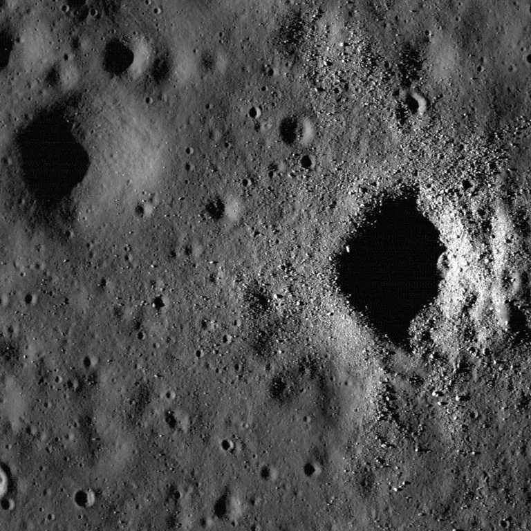 Sulla Luna: Minerali Rivelano il Passato Cosmico 20240208 125615 1
