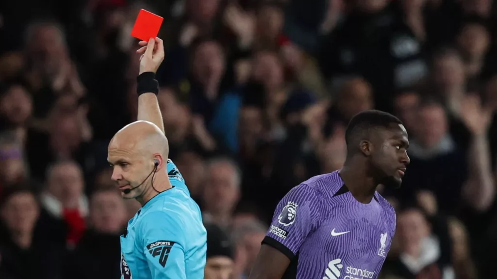 Il cartellino blu nel calcio: una svolta rivoluzionaria 20240208 175635