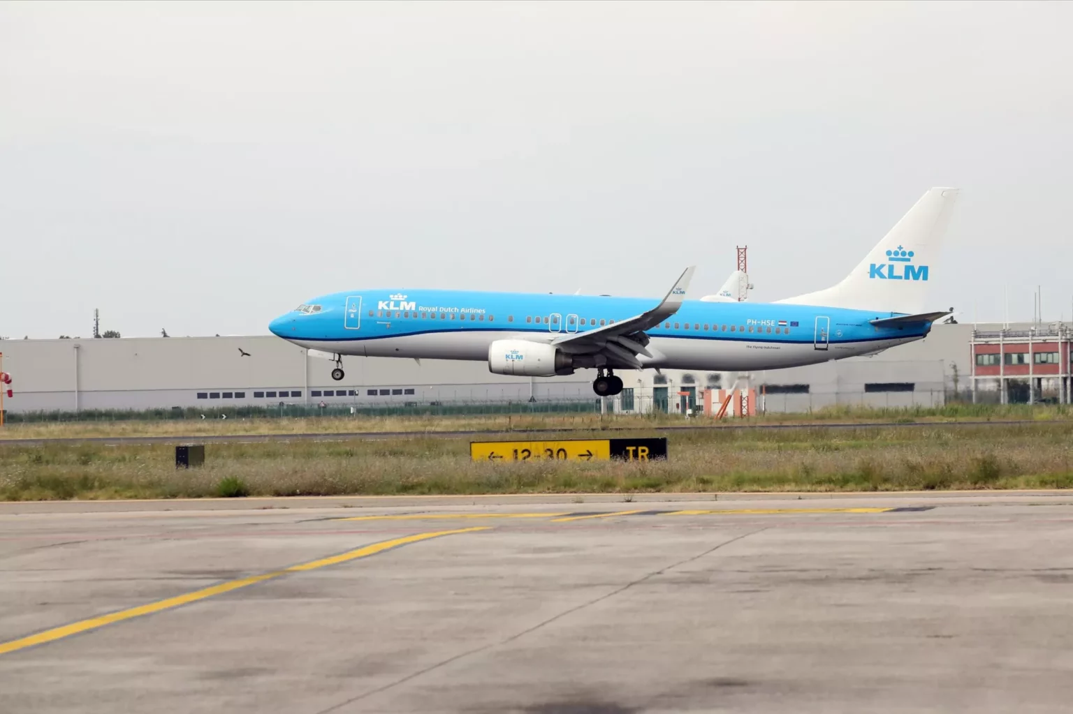 Sciopero nazionale del trasporto aereo: impatti e garanzie per i passeggeri dell’aeroporto di Bologna 20240208 210146