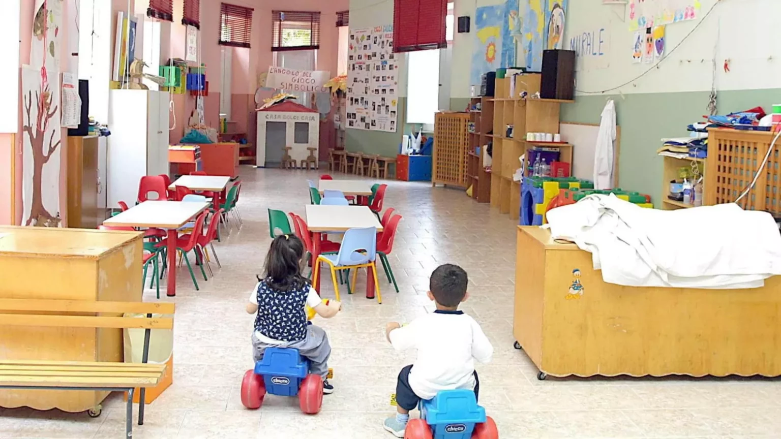Fuga dalla scuola: Bimba di 13 mesi scappata dall’asilo – Educatori sospesi 20240208 235612