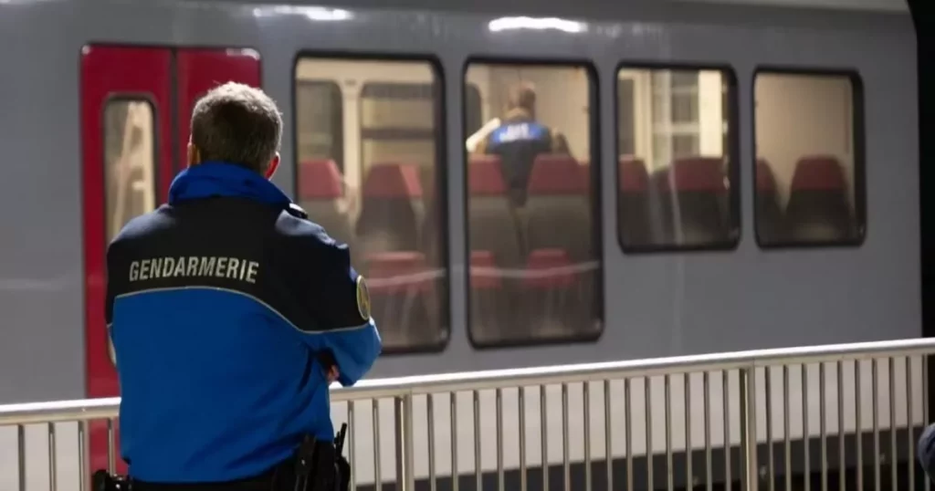 Poliziotto salva ostaggi con azione coraggiosa: la prontezza e il coraggio degli agenti hanno impedito una tragedia 20240209 085736 2