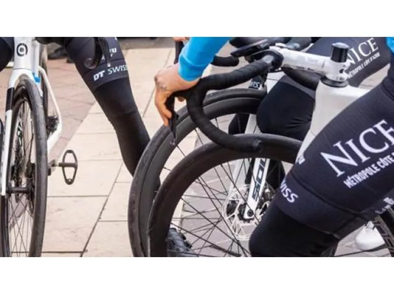 Incidente ai corridori a causa dei nuovi pedali Ekoï: un monito per il ciclismo 20240209 180731