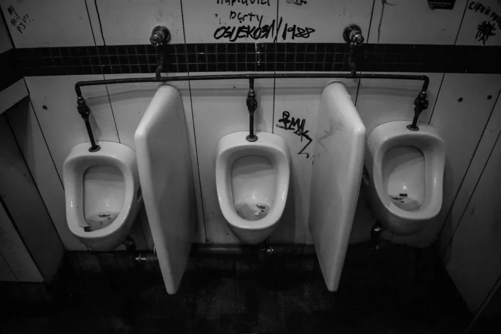 Scopri come pulire un wc incrostato: rimedi efficaci! 20240209 181136 1