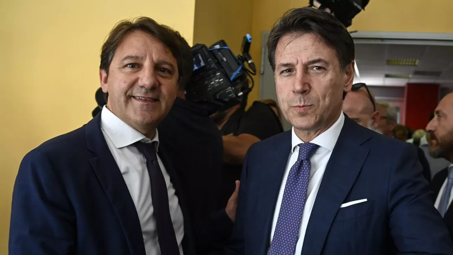 Il Corteggiamento Elettorale nel Sud: Il Legame tra Reddito di Cittadinanza e Politica 20240210 034112