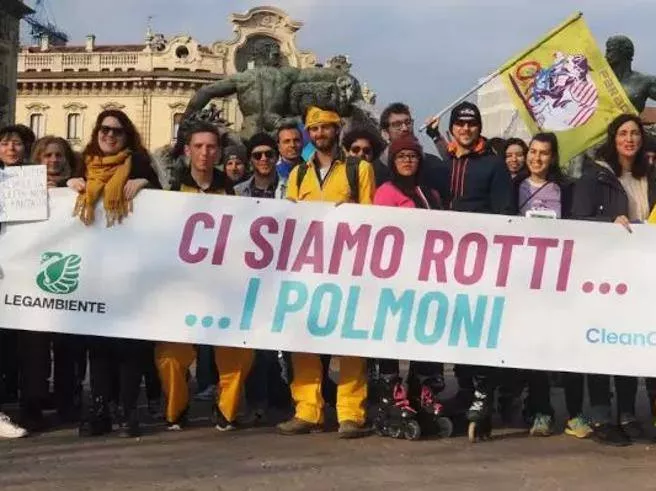 Emergenza Inquinamento Atmosferico: La Battaglia per le Città Italiane 20240210 081632
