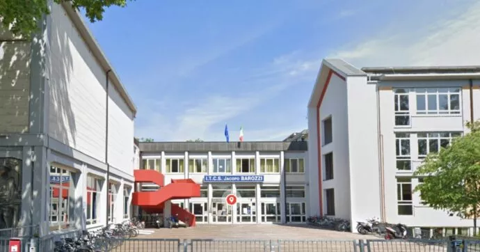Studente Sospeso per Critiche: la Battaglia per la Libertà di Espressione a Modena 20240210 124230