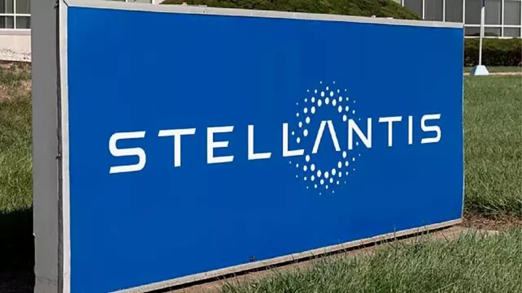 Stellantis e Mercedes-Benz Group AG: accordo da 4,4 miliardi per batterie auto elettriche 20240211 165003