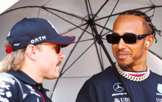 Valtteri Bottas sorpreso dal passaggio di Hamilton in Ferrari 20240211 193745