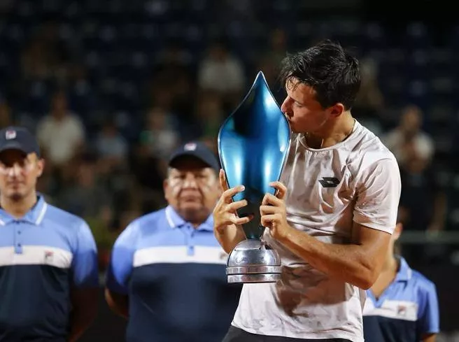 Luciano Darderi trionfa a Cordoba e si fa strada nella top 100 del tennis mondiale 20240212 134323