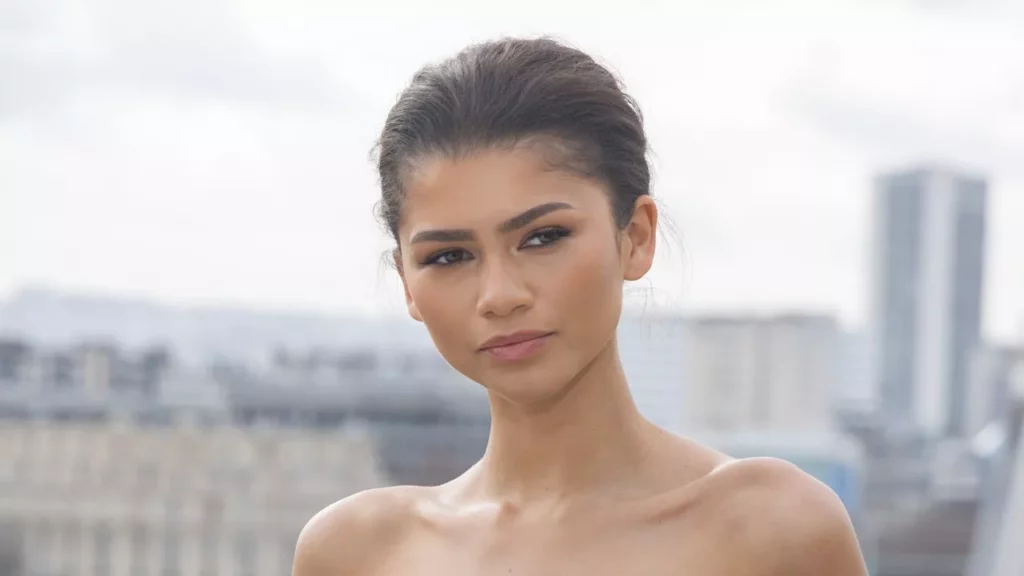 Zendaya: Icona di Stile e Sperimentazione a Parigi 20240213 172635