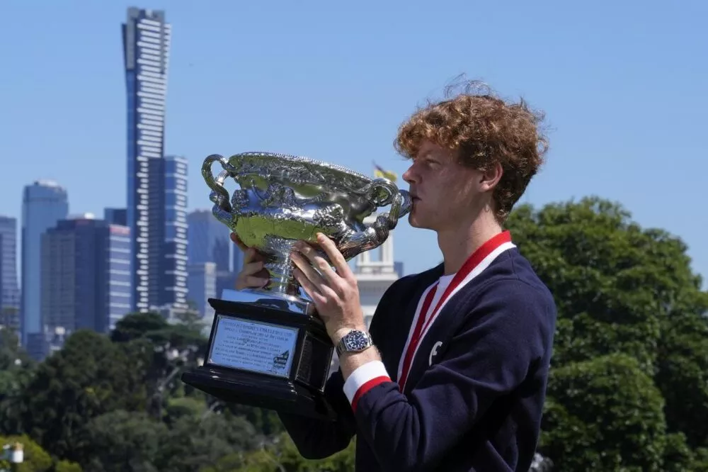 Jannik Sinner: Dal Successo in Australia alla Consacrazione Mondiale 20240214 073243