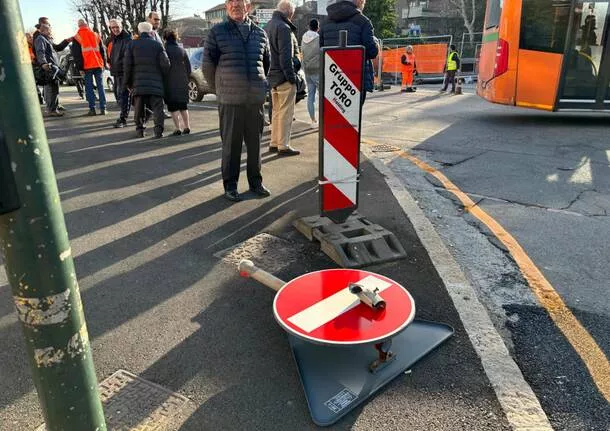 Largo Flaiano a Varese: Inaugurata la Nuova Rotonda che Rivoluziona la Viabilità 20240214 193046