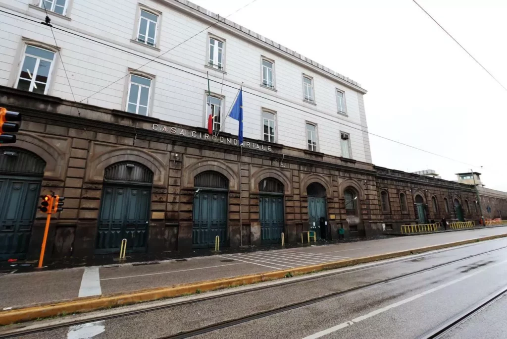 Inchiesta su Traffico di Droga e Criminalità a Napoli: Dettagli Shock 20240215 102244