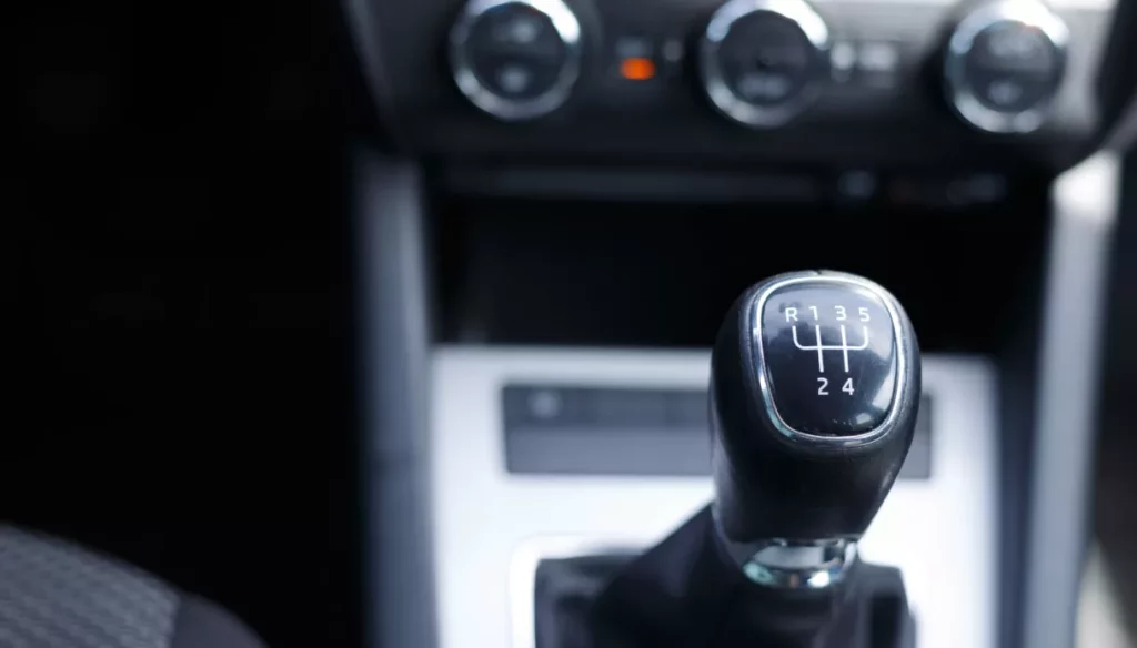Addio al cambio manuale: fine di un’icona automobilistica 20240215 170040
