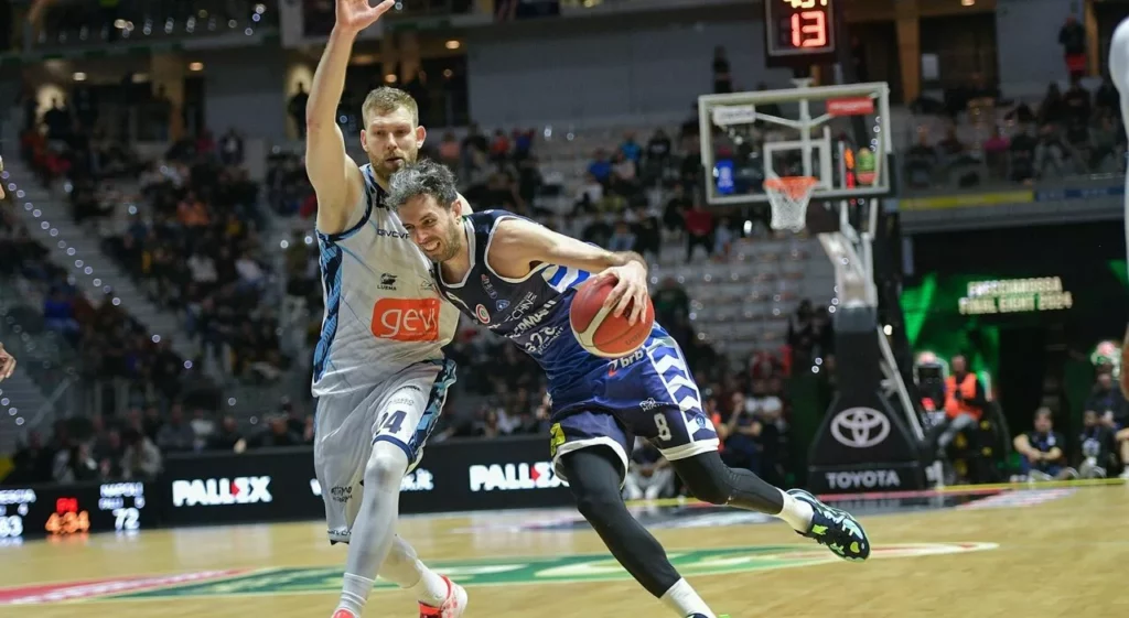 Basket Coppa Italia: Reggio Emilia e Napoli sorprendono Bologna e Brescia 20240216 075851