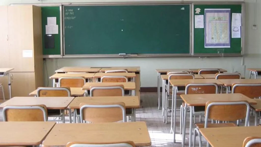 Aggressione a Professoressa di Parma: La Violenta Escalation in Classe 20240216 180414