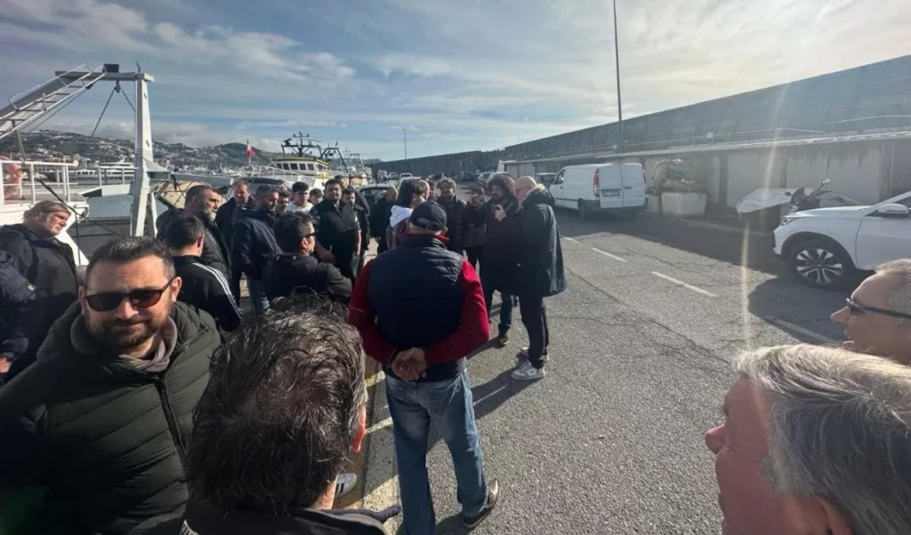 Protesta dei pescatori in Liguria: le sfide e le richieste per la sostenibilità del settore ittico italiano 20240217 074536