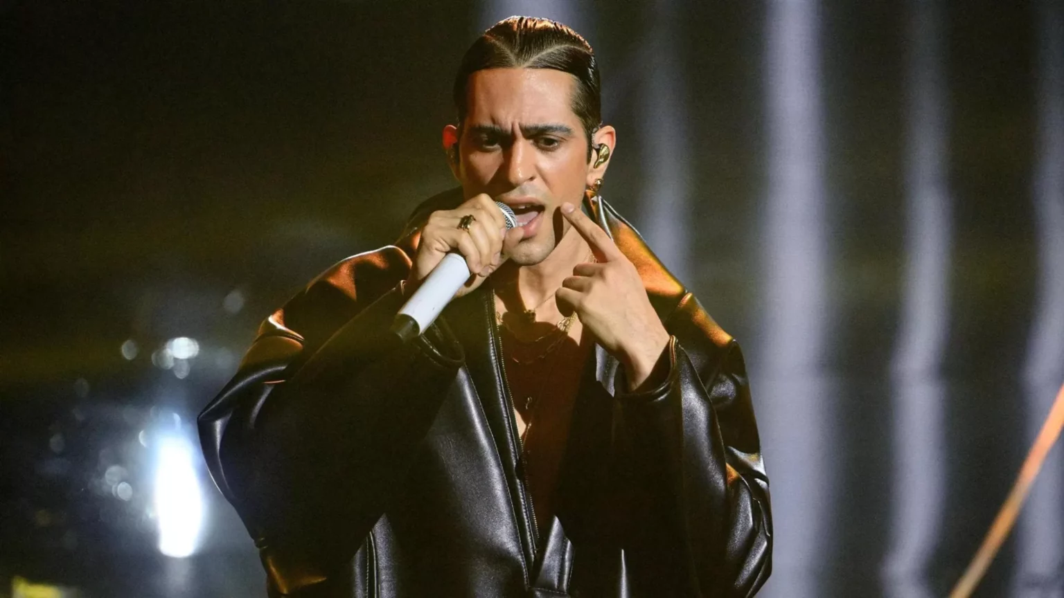 “Nei letti degli altri”: La verità di Mahmood alla luce 20240217 074731