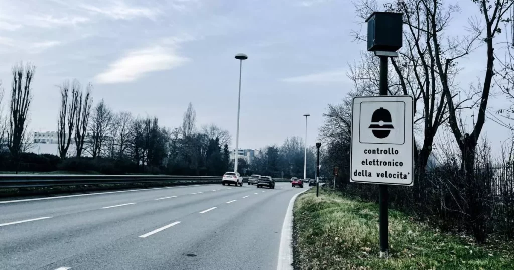 Multe Stradali in Italia: Disparità Territoriali e Entrate Record per i Comuni 20240219 110548