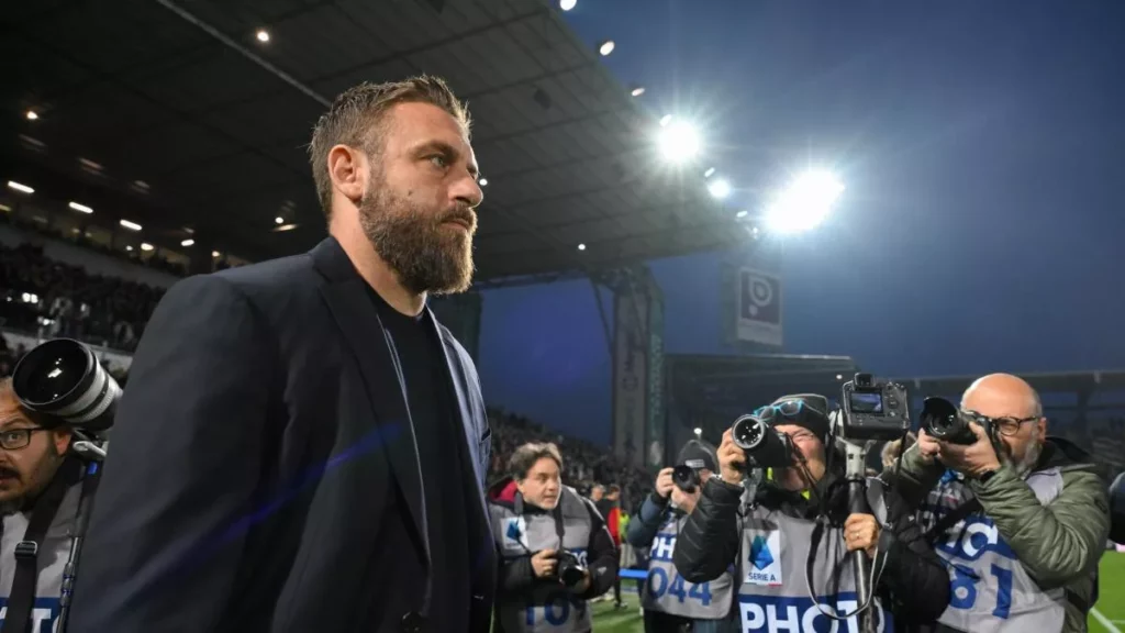 Roma: De Rossi soddisfatto della vittoria contro il Frosinone e Di Francesco ammette errori 20240219 180818
