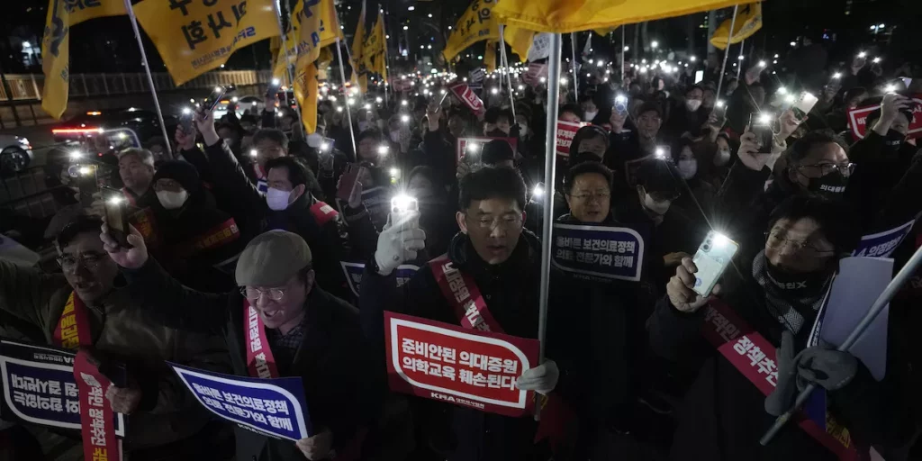 Proteste e Scioperi dei Medici in Corea del Sud: Carenza di Personale e Contestazioni 20240220 180730