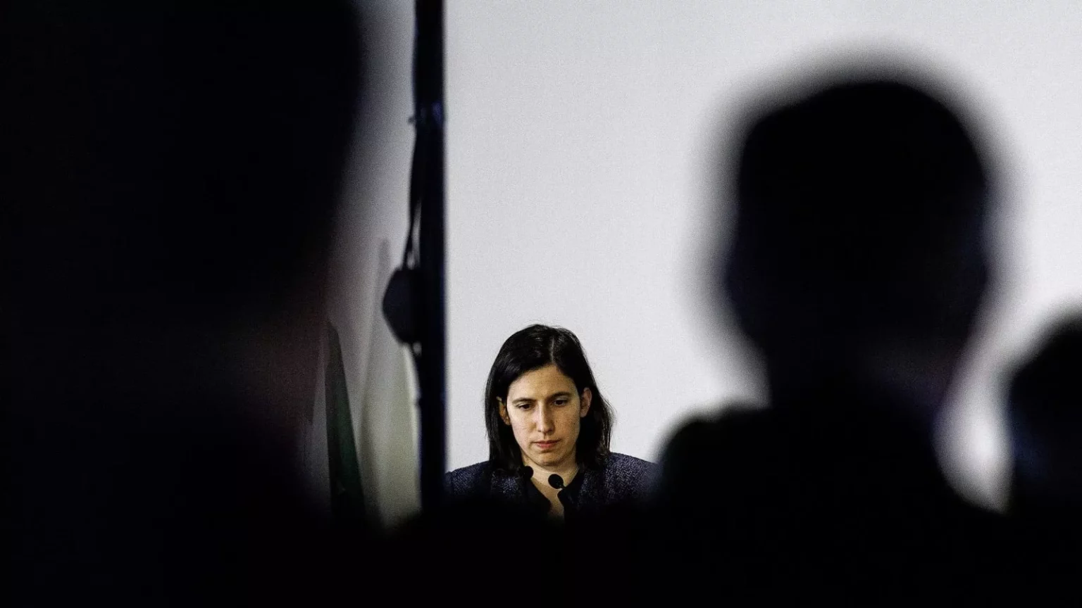 Elly Schlein: La forza e la sfida della campagna elettorale in movimento 20240220 193644