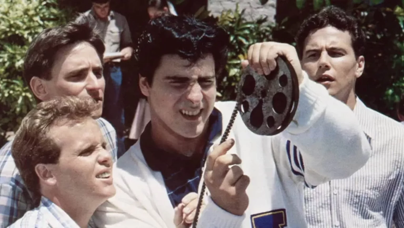 Addio a Tony Ganios: L’Icona di Hollywood degli Anni ’80 Che Ha Segnato un’Era 20240221 134058