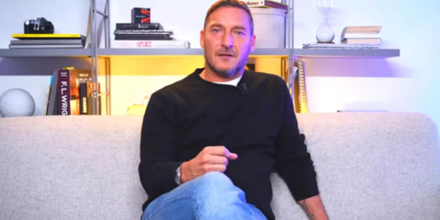 Francesco Totti: l’omaggio a Maurizio Costanzo e l’aneddoto controverso 20240221 192307