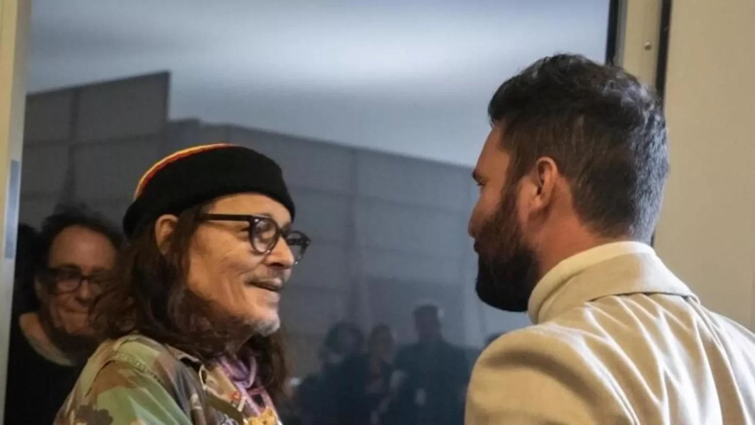 Johnny Depp a Torino: il mistero del “fantasma” sul set di “Modì” svelato? 20240222 012411