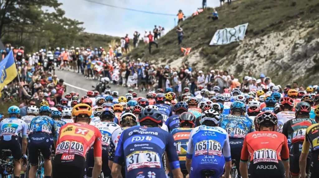 Il Cicloturismo Italiano in Vetrina: Valorizzare le Bellezze Naturali e Culturali 20240222 093114
