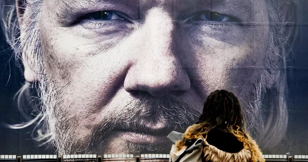 Laura Morante: tra il supporto a Julian Assange e la controversia su Navalny 20240222 180607