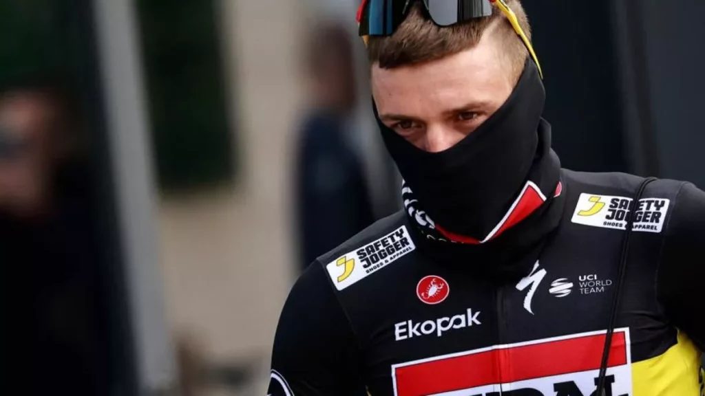 Trionfo di Evenepoel alla Volta Ao Algarve: Commenti e Risultati Evenepoel trionfa alla Volta Ao Algarve: una vittoria spettacolare nel mondo del ciclismo