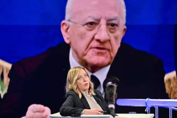 Scontro Politico in Italia: Meloni vs De Luca 20240224 235208